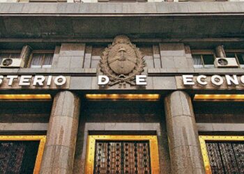 La Justicia pide a Economía revelar el acuerdo de Milei con el FMI por USD 20 mil millones