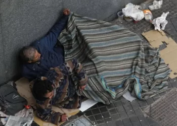 Leve baja de la pobreza, pero todavía casi 15 millones de personas la padece
