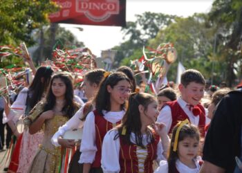 El Desfile de Colectividades estelariza el domingo en la Fiesta Nacional del Inmigrante
