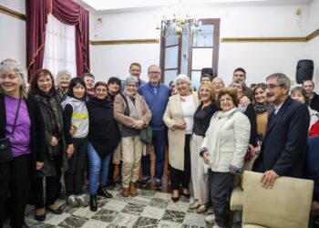 Ponen en marcha el programa “Abuelos en la red” para adultos mayores