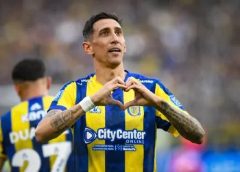 Rosario Central, con un gol olímpico de Ángel Di Maria, empató 1-1 ante Boca