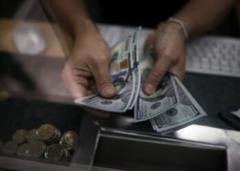 Tensión financiera por la suba del dólar