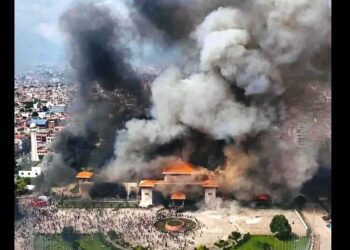 Las violentas protestas en Nepal forzaron la renuncia del Primer Ministro