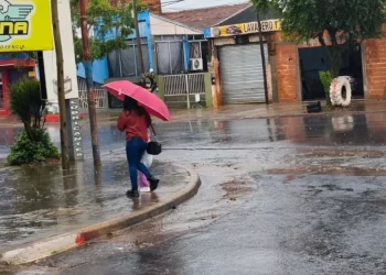 Domingo con alerta amarilla: ráfagas de casi 80 km por hora y tormentas durante el día