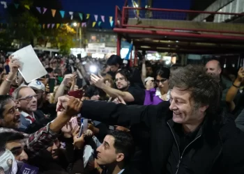 En plena campaña electoral, Milei inicia una gira por más de diez provincias: arranca en Tierra del Fuego
