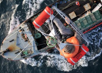 Doble rescate en alta mar: la Prefectura Naval Argentina salvó dos vidas en 24 horas