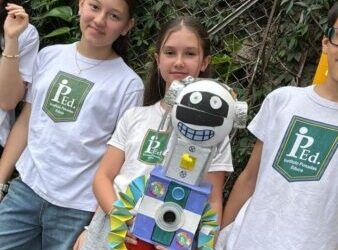 Estudiantes de “Sumá tu escuela” crean “Dumbo”, un robot que detecta el exceso de ruido en el aula