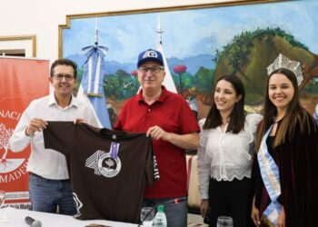 San Vicente celebra cuatro décadas de tradición y cultura con la fiesta nacional de la madera