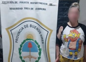 Detuvieron a una mujer por agredir con un cuchillo a un fotógrafo durante el acto de Milei