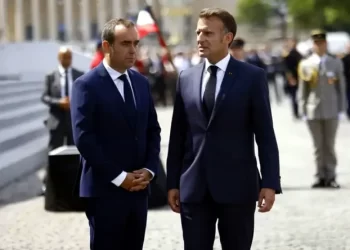 Francia: renunció el primer ministro de Emmanuel Macron a un día de presentar a su Gabinete