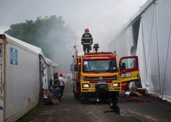 Por un incendio tuvieron que evacuar de urgencia la cumbre climática COP30