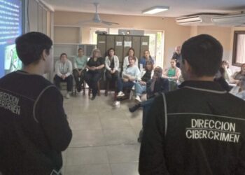 La policía de misiones fortalece la educación vial y la prevención en barrios y escuelas