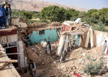 Al menos 20 muertos por potente terremoto en norte de Afganistán