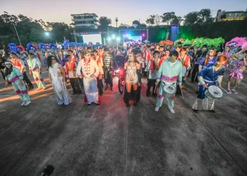 Hoy el  show de scolas de la estudiantina iniciará a las 18