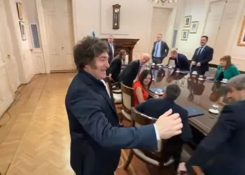 Al ritmo de «I feel good», así fue el saludo de  Milei a su nuevo gabinete
