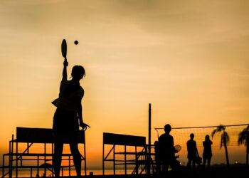 Impulsan la formación de instructores de tenis de playa en la costanera de Posadas