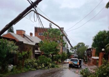 Cuantiosos daños materiales y cortes de energía causó el temporal en Misiones