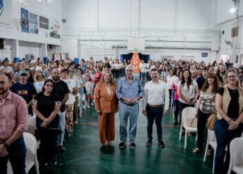 “Nadie se salva solo” dijo Passalacqua en el acto de egresados de la Universidad Popular de Misiones