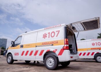 Entregan  ambulancias y equipamiento sanitario a hospitales de la provincia