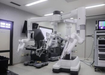 El robot Da Vinci del hospital Madariaga marca un hito en cirugías urológicas mini invasivas