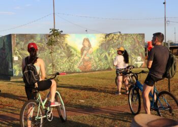«Murales en Bici», una propuesta donde el arte y la historia de Posadas se descubren sobre ruedas