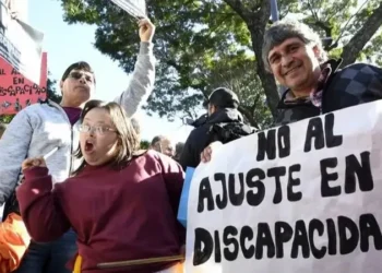 Ordenan al Gobierno a cumplir la emergencia en discapacidad o multarán funcionarios