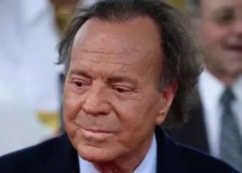 Julio Iglesias rechaza las denuncias en su contra, de abuso sexual de dos mujeres