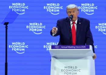 Trump descartó recurrir a la fuerza en Groenlandia, pero lanzó una advertencia a Europa