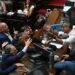 El oficialismo aprobó en Diputados la reforma laboral en una sesión tensa y marcada por escándalos