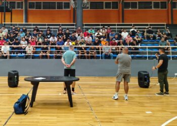 Alrededor de 150 inscriptos iniciaron el curso de entrenadores de fútbol base