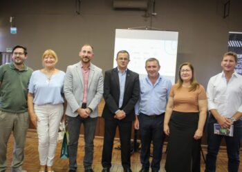 Misiones gestiona ampliar el horario de balsa con Brasil para fortalecer el comercio y eventos regionales