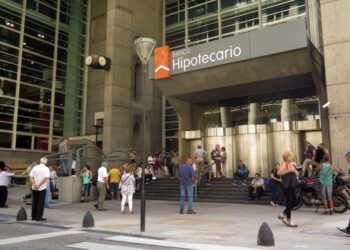 Bancarios acuerdan suba del 2,9% y el salario básico supera los $2,18 millones