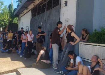 Posadas: largas filas y más de cuatro horas de espera para tramitar el Boleto Estudiantil