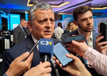 El Ceo de YPF dijo que «no habrá cimbronazos en el precio de la nafta»