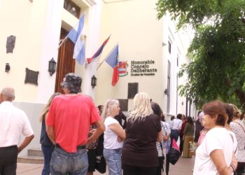 Vecinos de Posadas protestaron por facturas de agua y pidieron bloqueadores de aire en medidores