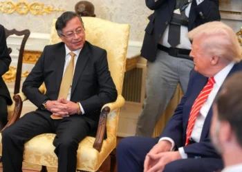 Petro denuncia que Ecuador quiere bombardear a Colombia