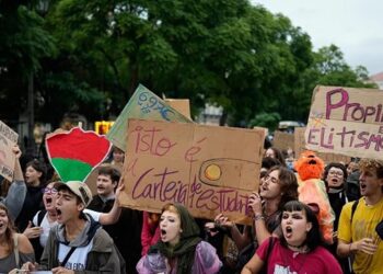 Los estudiantes portugueses protestan por mejores condiciones y contra tasas universitarias