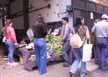 Bolsones económicos de frutas y verduras en la facultad de Ciencias Exactas