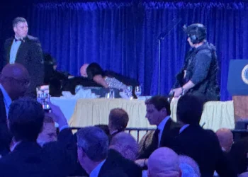 Tiroteo en la cena de corresponsales de la Casa Blanca obliga a evacuar a Trump y deja un agente herido