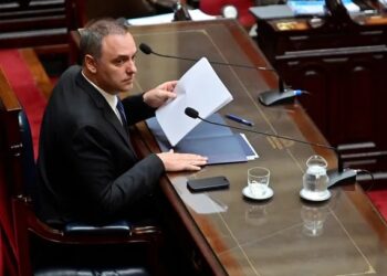 Adorni descarta renunciar: «Por el contrario, estoy acá dando la cara»