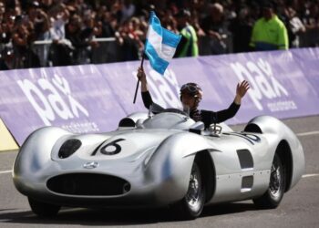 Franco Colapinto rodó por primera vez con un Fórmula 1 por las calles de Buenos Aires