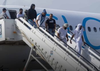 Paraguay recibe a deportados desde Estados Unidos bajo un acuerdo de tercer país seguro