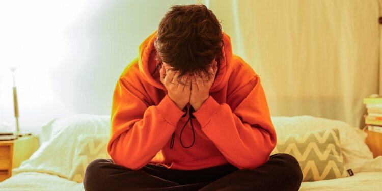 Jóvenes ansiosos, adultos cansados