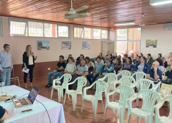 Capacitan a docentes en prevención del suicidio en escuelas secundarias de Oberá