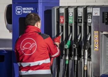 El precio del combustible sube un 13,5% en la Unión Europea por la guerra