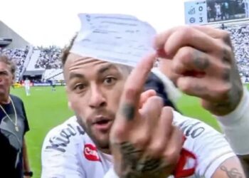 Neymar explotó contra el árbitro por un cambio erróneo