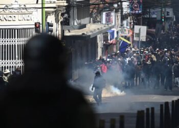 Bolivia se paraliza con bloqueos y protestas que exigen la renuncia del presidente Rodrigo Paz