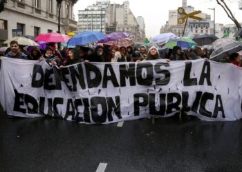 Milei recortó $78.711 millones en Educación