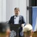 Kicillof acusó a Milei de cuidar “un solo empleo”, el de Adorni