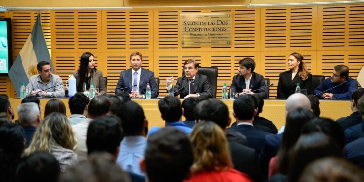Rovira anunció una herramienta financiera para acelerar obras de infraestructura